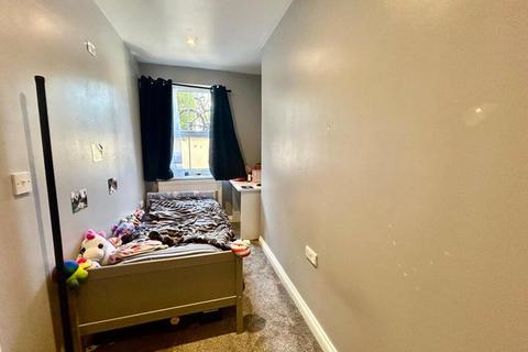 2 bedroom flat for sale, Alexandra Road, Farnborough, GU14