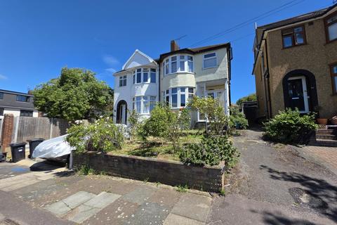 3 bedroom semi-detached house to rent, Clayhall IG5