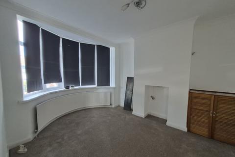 3 bedroom semi-detached house to rent, Clayhall IG5