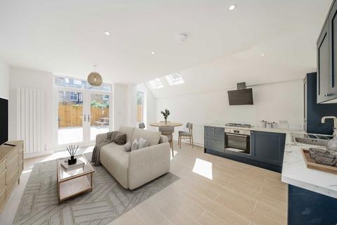 2 bedroom detached house for sale, Rudloe Road, London SW12