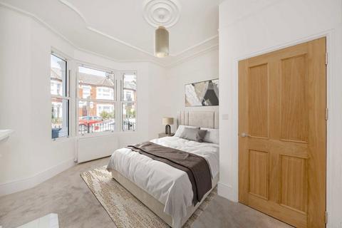 2 bedroom detached house for sale, Rudloe Road, London SW12