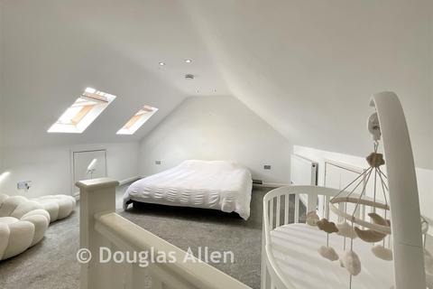2 bedroom end of terrace house for sale, Arrowsmith Path, Chigwell, Essex
