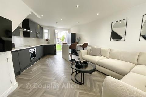 2 bedroom end of terrace house for sale, Arrowsmith Path, Chigwell, Essex