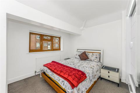 4 bedroom end of terrace house for sale, Lambourne Gardens, Barking IG11