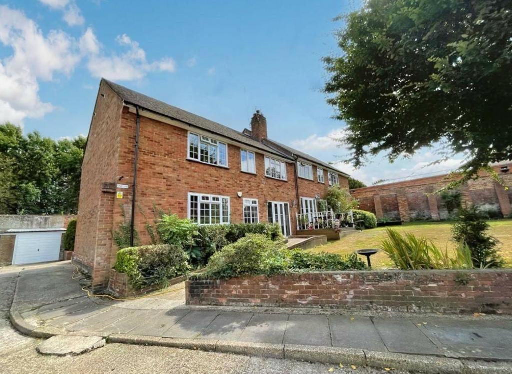 House exterior, garden