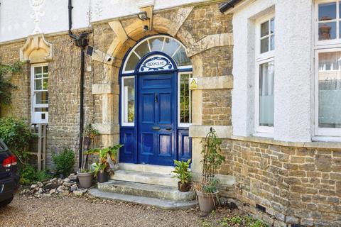 1 bedroom flat for sale, Lower Edgeborough Road, Guildford, Surrey, GU1