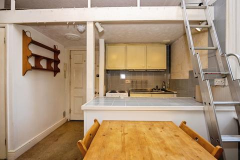 1 bedroom flat for sale, Lower Edgeborough Road, Guildford, Surrey, GU1