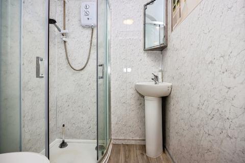 1 bedroom flat for sale, Lower Edgeborough Road, Guildford, Surrey, GU1
