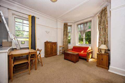 1 bedroom flat for sale, Lower Edgeborough Road, Guildford, Surrey, GU1