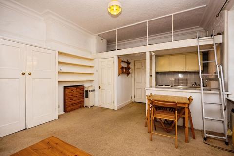 1 bedroom flat for sale, Lower Edgeborough Road, Guildford, Surrey, GU1
