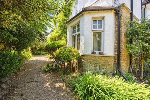 1 bedroom flat for sale, Lower Edgeborough Road, Guildford, Surrey, GU1