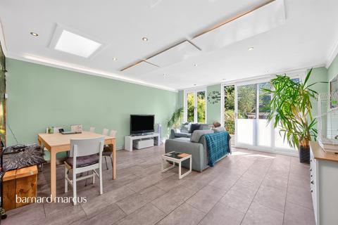 Rosehill Avenue, Sutton