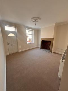 2 bedroom end of terrace house to rent, Rayner Road, Brighouse