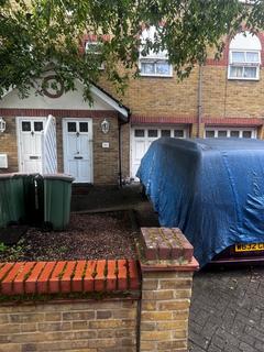 Hallywell Crescent, London, E6