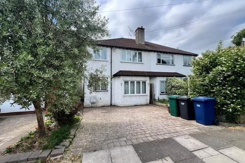 3 bedroom semi-detached house to rent, Ridgeview Road, Whetstone