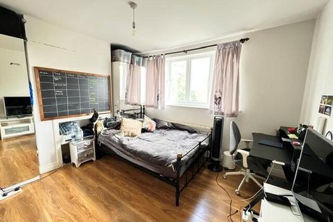 3 bedroom semi-detached house to rent, Ridgeview Road, Whetstone