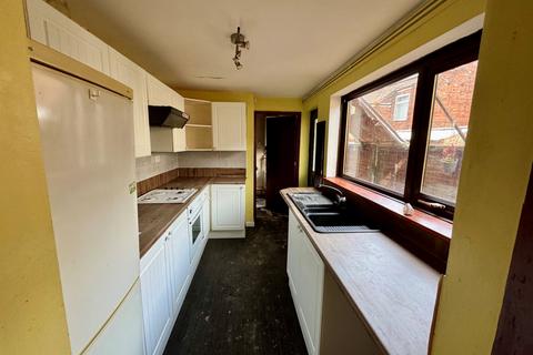 2 bedroom end of terrace house for sale, Fern Grove, Folkestone Street, Hull, HU5 1BN
