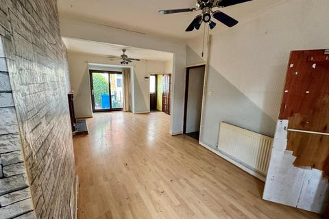 2 bedroom end of terrace house for sale, Fern Grove, Folkestone Street, Hull, HU5 1BN