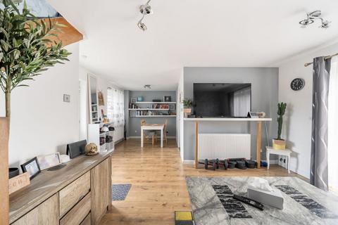 3 bedroom end of terrace house for sale, Camden Close, Grange Park SN5