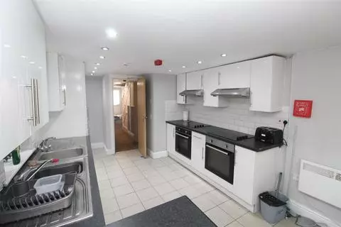 4 bedroom house to rent – pohled 3