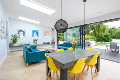 4 bedroom detached house for sale - View 3