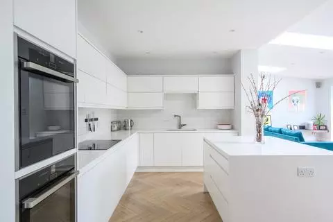 4 bedroom detached house for sale - View 4