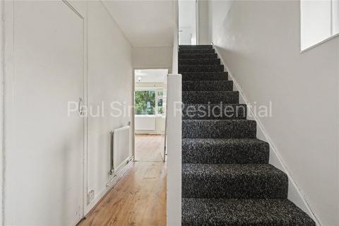 2 bedroom maisonette for sale, Legatte Court, Warwick Gardens, London, N4