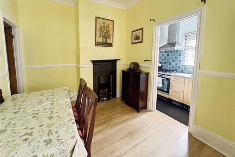 2 bedroom maisonette for sale, Footscray Road, London SE9