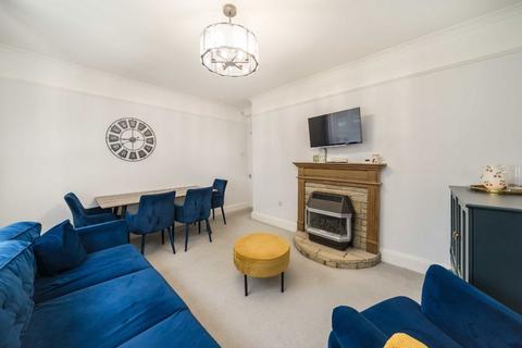 Dounesforth Gardens, London SW18