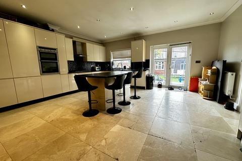 4 bedroom terraced house for sale, Ilford IG2