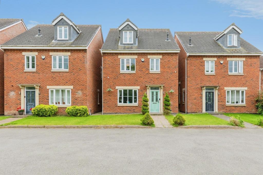4 bedroom detached house for sale