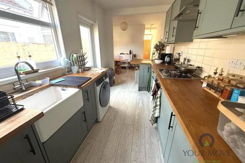 2 bedroom terraced house to rent, Esslemont Road, Hampshire PO4