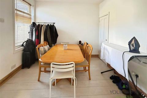 2 bedroom terraced house to rent, Esslemont Road, Hampshire PO4