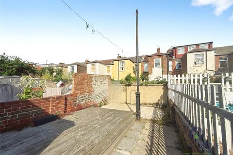 2 bedroom terraced house to rent, Esslemont Road, Hampshire PO4