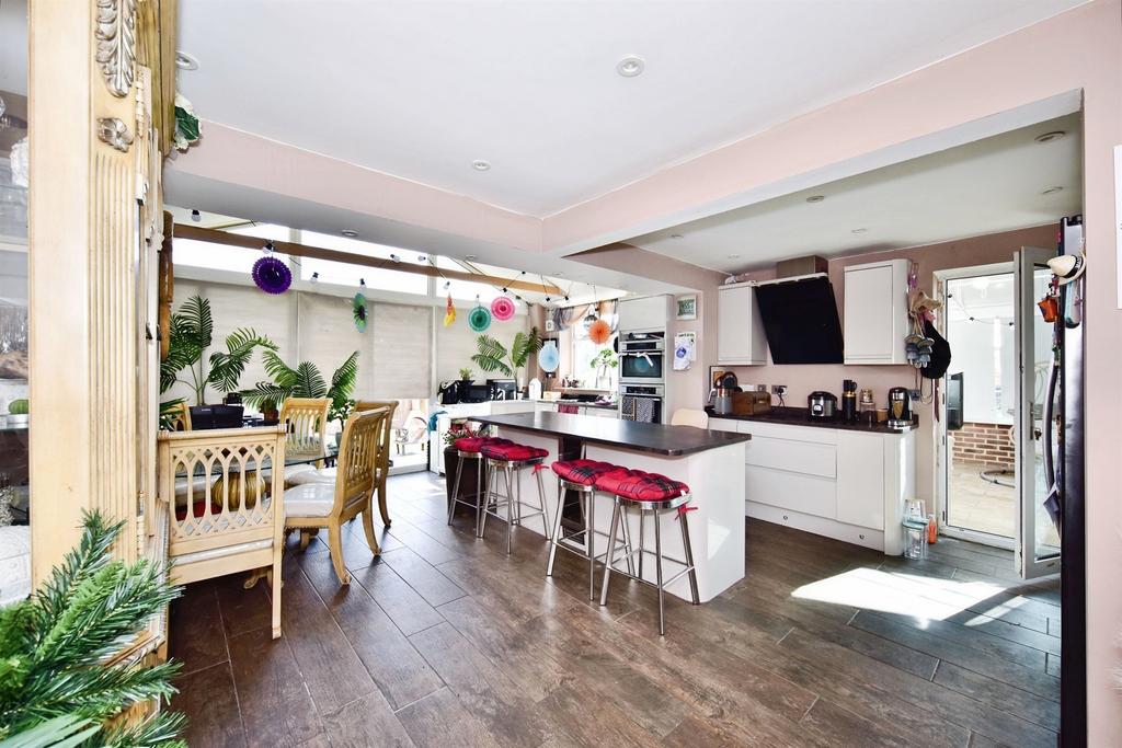 Harvest Ridge, Leybourne, West Malling - View 2