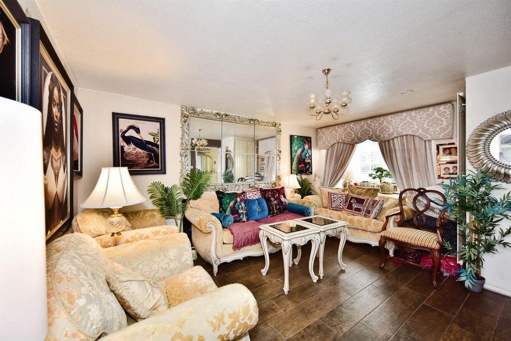 Harvest Ridge, Leybourne, West Malling - View 6