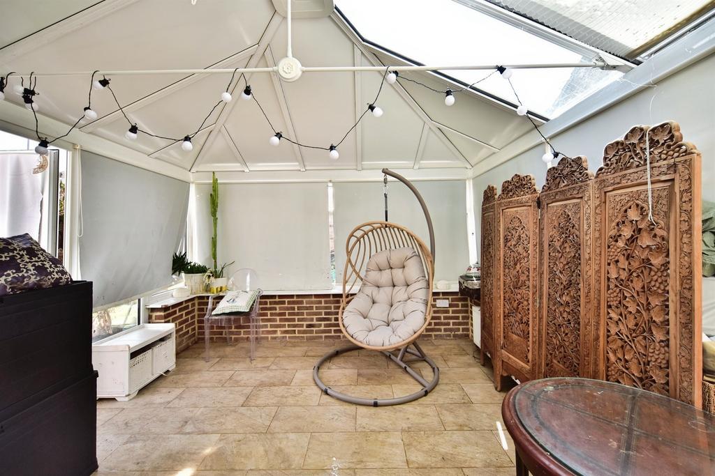 Harvest Ridge, Leybourne, West Malling - More