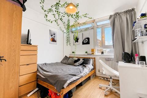 3 bedroom flat to rent, Crondall Court, St. John's Estate, London, England, N1
