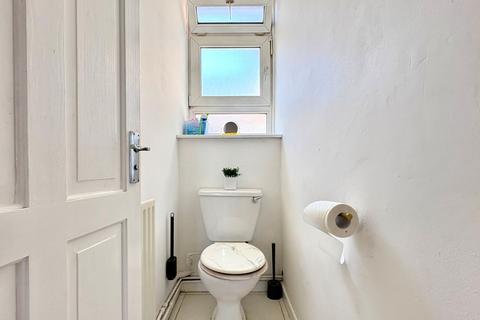 3 bedroom flat to rent, Crondall Court, St. John's Estate, London, England, N1
