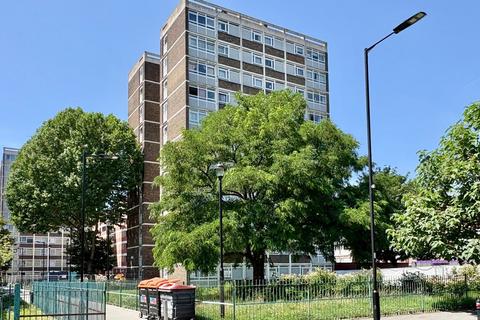 3 bedroom flat to rent, Crondall Court, St. John's Estate, London, England, N1