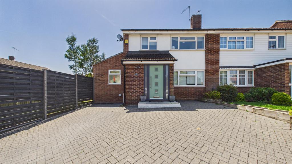 Detached house exterior, driveway