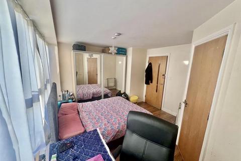 undefined, The Avenue, Wembley