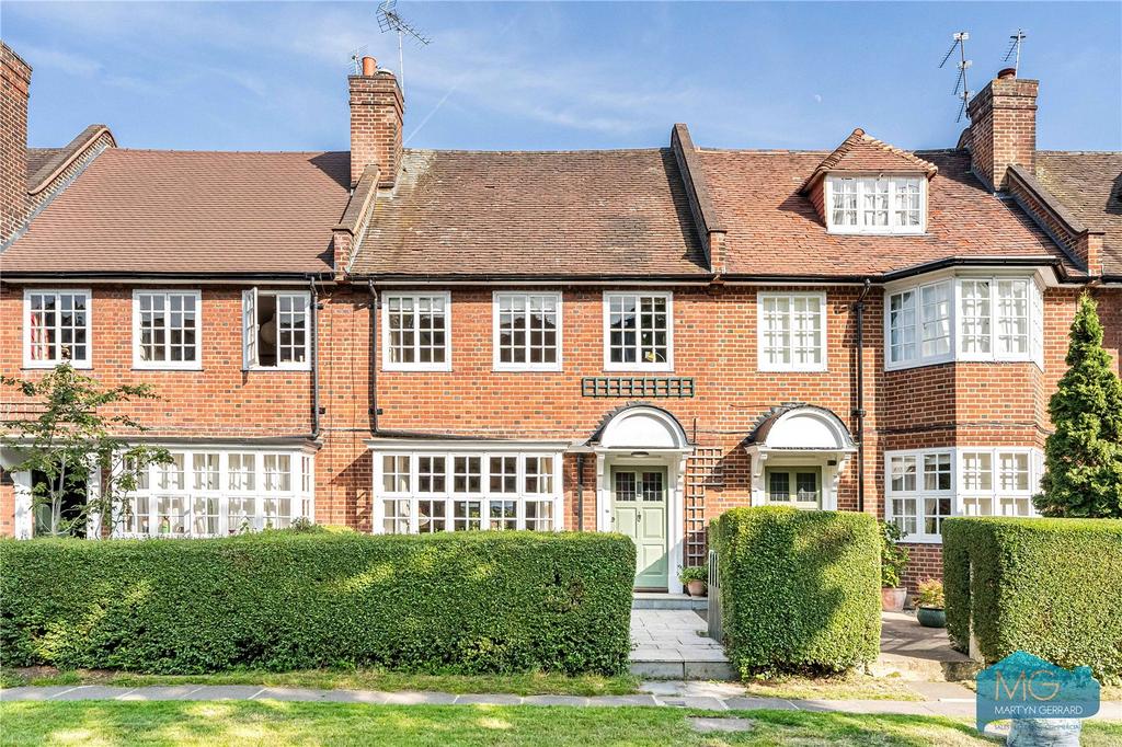 4 bedroom terraced house for sale