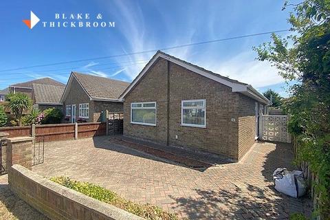 2 bedroom detached bungalow for sale, Frinton Road, Holland on Sea, CO15 5UP