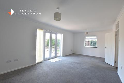 2 bedroom detached bungalow for sale, Frinton Road, Holland on Sea, CO15 5UP