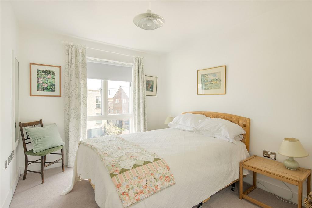 House in Cambridge, Ninewells, Cherry Hinton - More