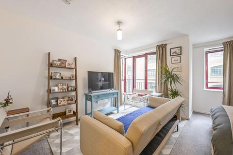 Studio for sale, Wapping High Street, Wapping, London, E1W