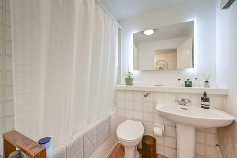 Studio for sale, Wapping High Street, Wapping, London, E1W