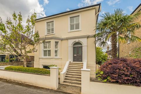 2 bedroom flat to rent, Cadogan Road, Surbiton KT6