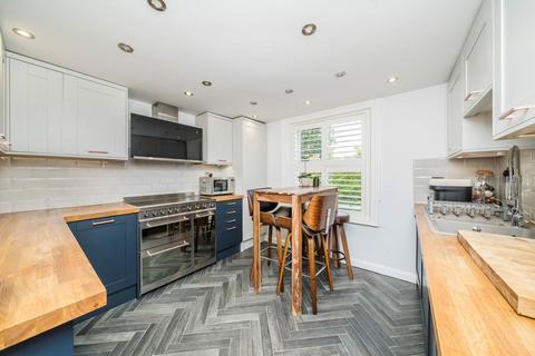 2 bedroom flat to rent, Cadogan Road, Surbiton KT6